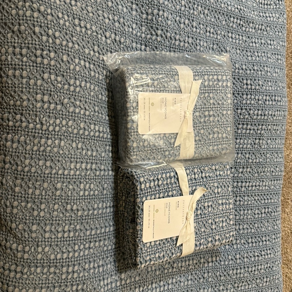 Pottery Barn King size duvet and shams. Never used.